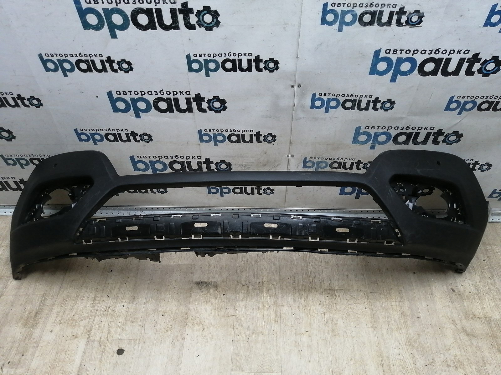 Пример детали Бампер передний нижняя часть; под паркт. (95122393); Opel Mokka (2012 - 2015) /AA045527/ БУ; Оригинал; Р1, Мелкий дефект; 