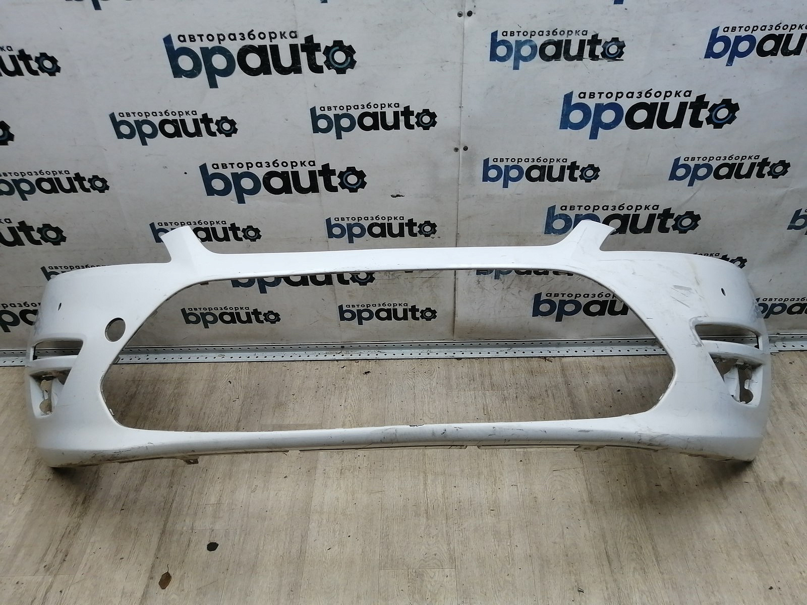 Фотография детали AA046124; Бампер передний; под паркт.; без омыват. (BS71-17757-A) для Ford Mondeo/БУ; Оригинал; Р1, Мелкий дефект; . Фото номер 1