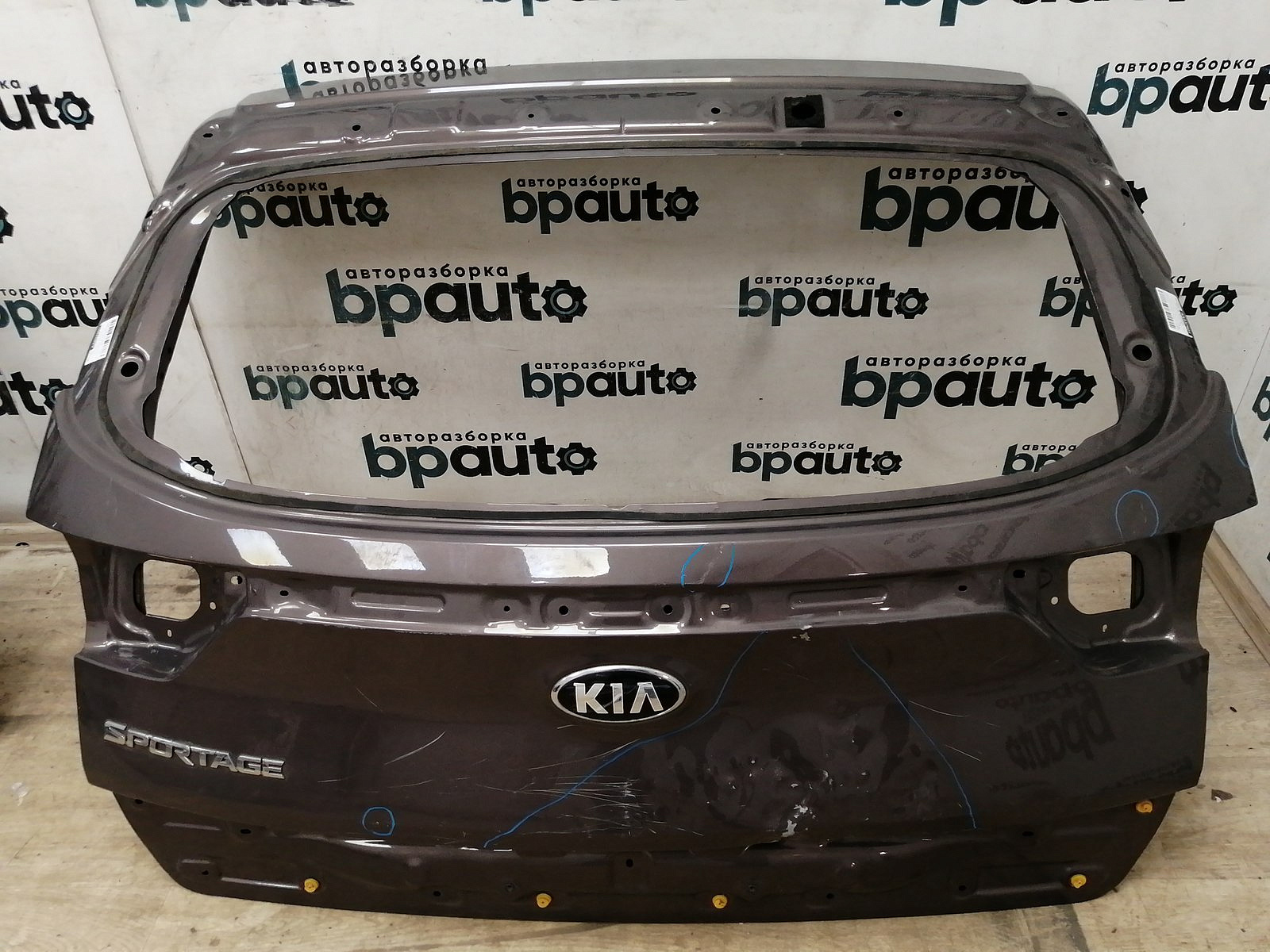 Пример детали Крышка багажника (73700-F1000); Kia Sportage IV (2016 - 2018), IV рест. (2018 - 2021) /AA037901/ БУ; Оригинал; Р3, Под восстановление; 