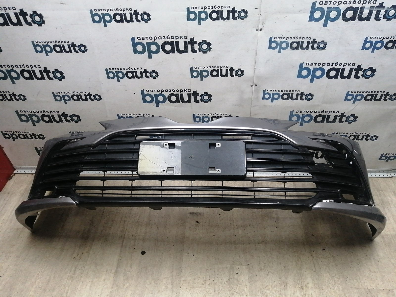 Пример детали Бампер передний; под паркт.; под омыват. (52119-06J20); Toyota Camry 70 рест. (2021-2024) /AA045790/ БУ; Оригинал; Р2, Удовлетворительное; 