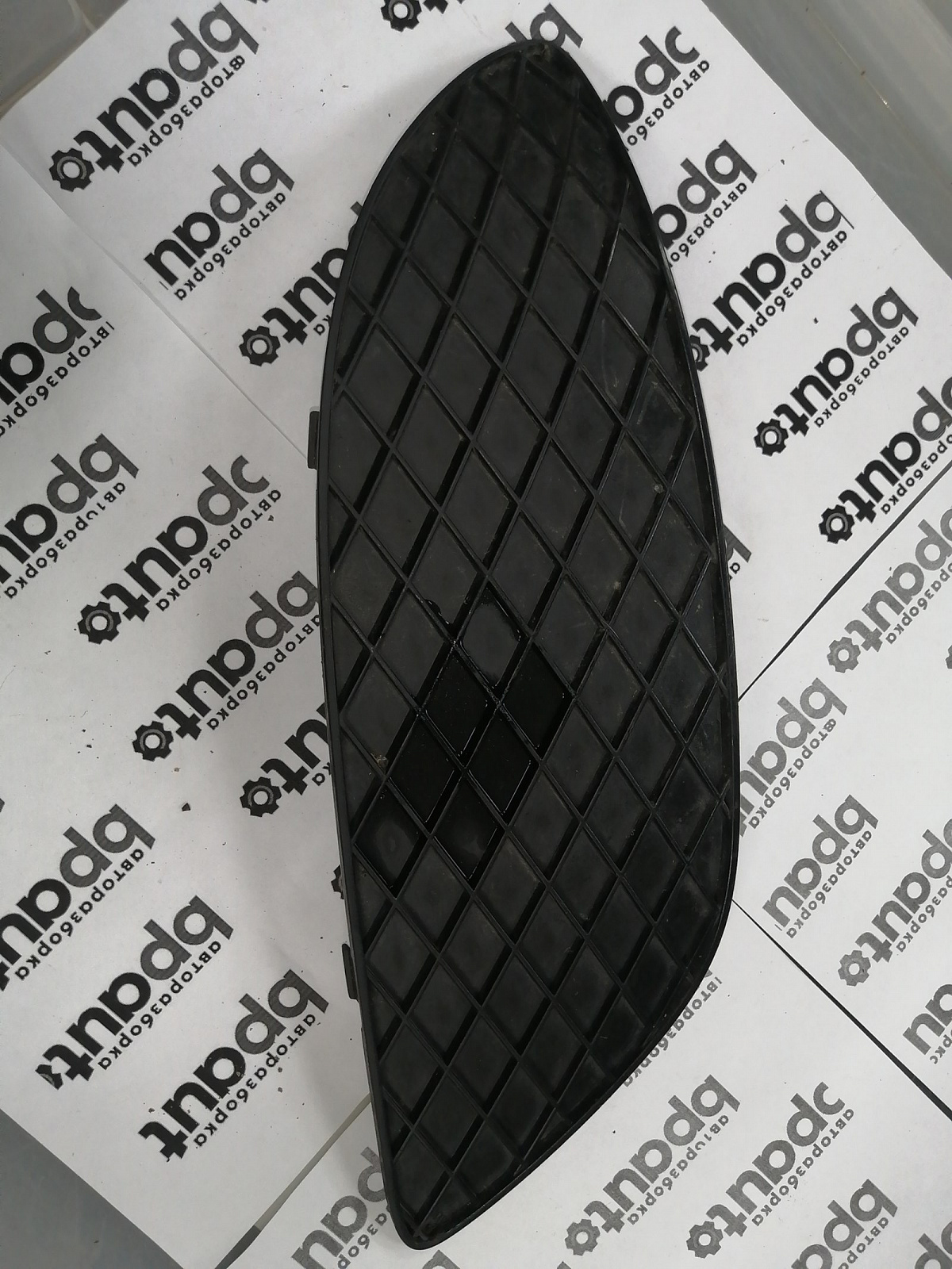 Фотография детали AA045544; Решетка переднего бампера правая (980508) для Mercedes-Benz Viano I (W639) (2010-2014)/БУ; Оригинал; Р1, Мелкий дефект; . Фото номер 1