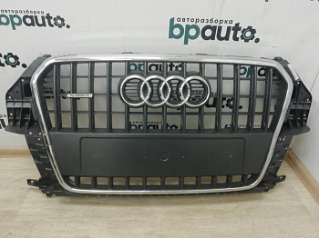 Пример детали Решетка радиатора; без паркт. (8U0 853 651 H); Audi Q3 I (2011-2014) /AA002978/ БУ; Оригинал; Р2, Удовлетворительное; 