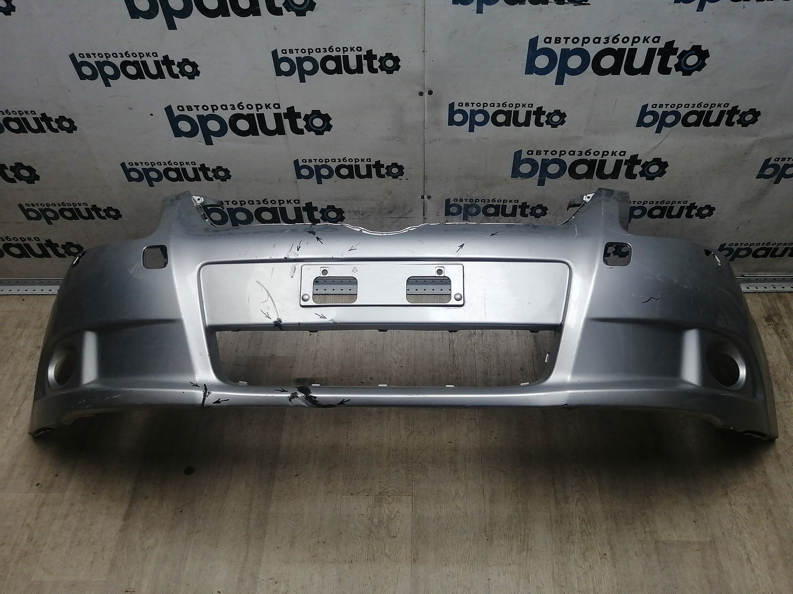 Пример детали Бампер передний; без паркт.; под омыват. (52119-05190); Toyota Avensis III Sedan (2009 - 2011), III Wagon (2009 - 2011) /BA000182/ БУ; Оригинал; Р1, Мелкий дефект; 