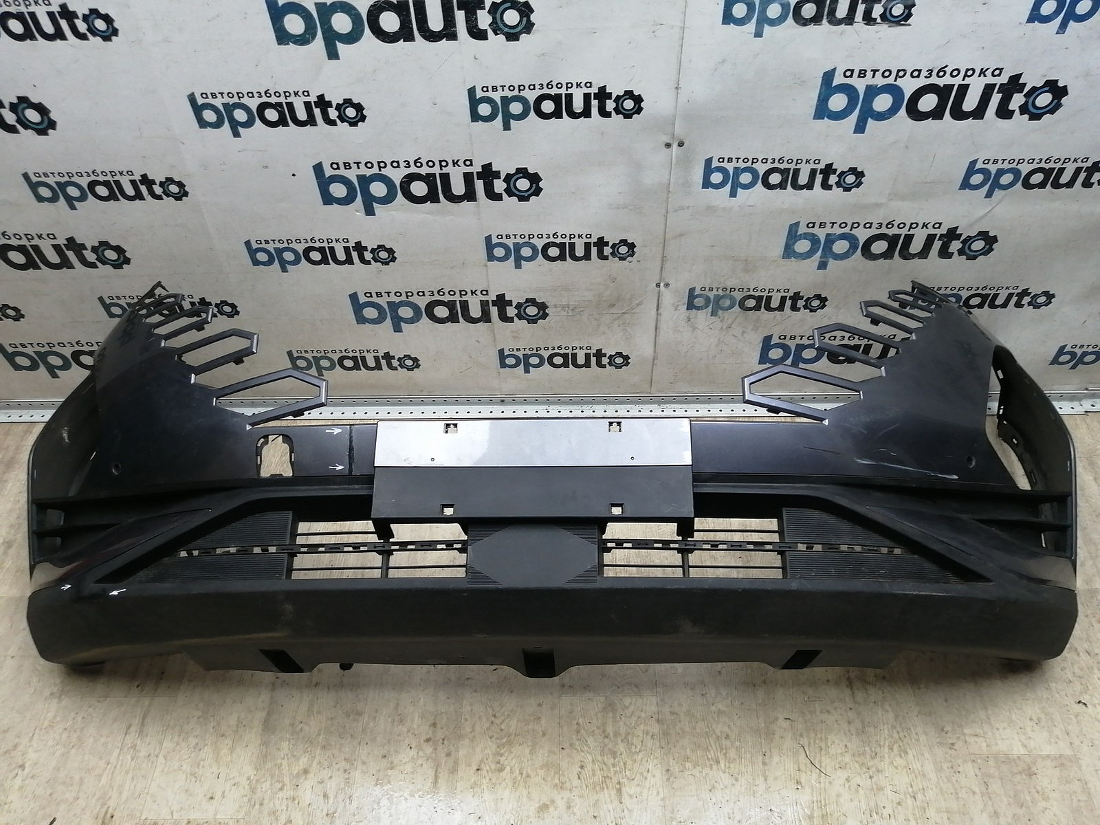 Пример детали Бампер передний; под паркт.; без омыват. (602002155AA); Omoda C5 (2022- н.в.) /AA045870/ БУ; Оригинал; Р1, Мелкий дефект; 