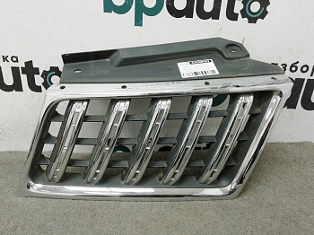 Пример детали Решетка радиатора правая (7450A414); Mitsubishi Pajero Sport II (2008-2013) /AA008483/ БУ; Оригинал; Р2, Удовлетворительное; 
