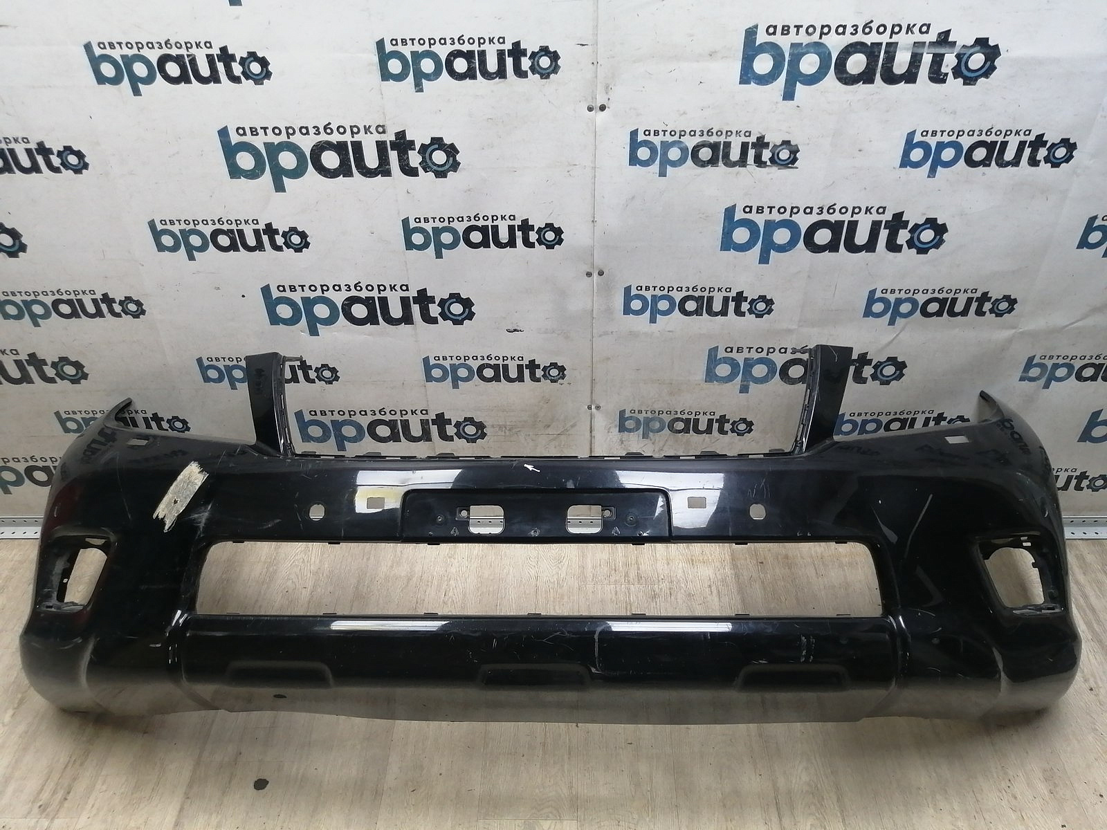 Пример детали Бампер передний; под паркт.; под омыват. (52119-60E01); Toyota Land Cruiser Prado 150 (2010 — 2013) /AA046165/ БУ; Оригинал; Р1, Мелкий дефект; ДхШхВ 1,97х0,57х0,61; 