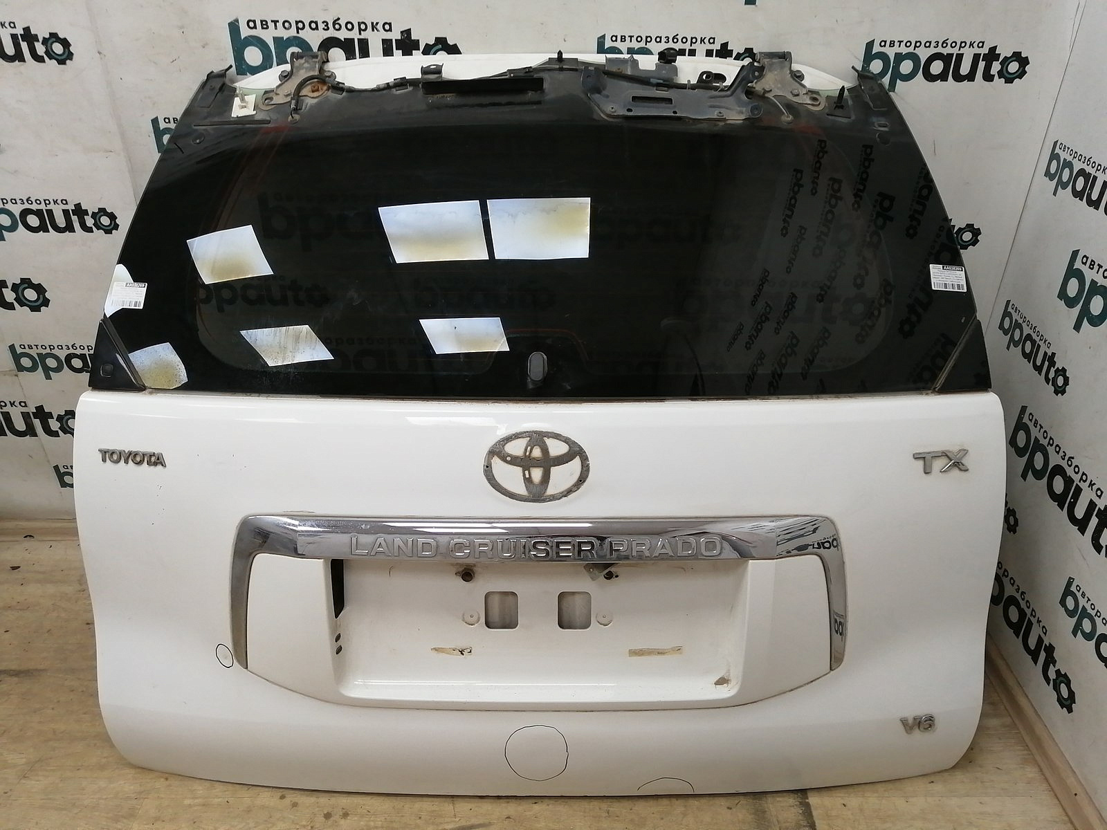 Пример детали Крышка багажника (67005-60F50); Toyota Land Cruiser Prado 150 (2010 — 2013) /AA038269/ БУ; Оригинал; Р1, Мелкий дефект; 