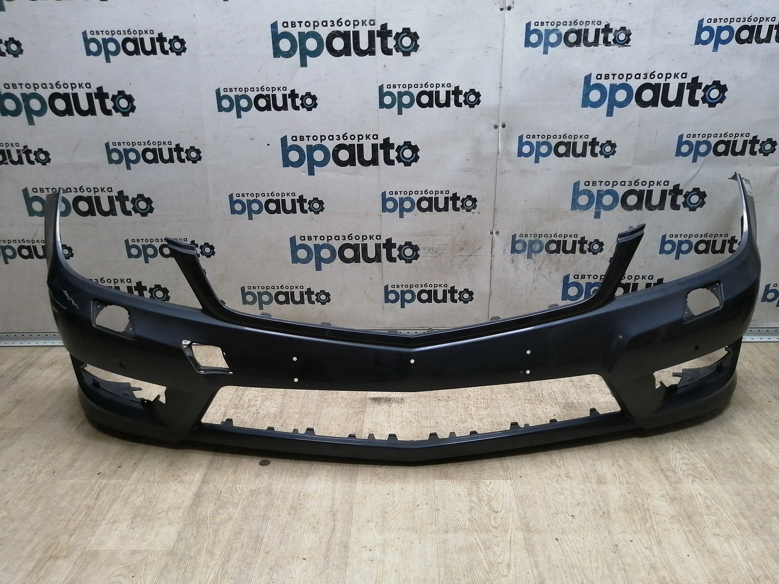 Пример детали Бампер передний, AMG; под паркт.; под омыват. (A2048807847); Mercedes-Benz C-klasse III рест. (W204) (2011-2015) /AA045428/ БУ; Оригинал; Р1, Мелкий дефект; 