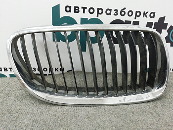 Фотография детали AA004473; Решетка радиатора правая (51137254970) для BMW 3 серия Е92 Е93/БУ; Оригинал; Р1, Мелкий дефект; . Фото номер 1