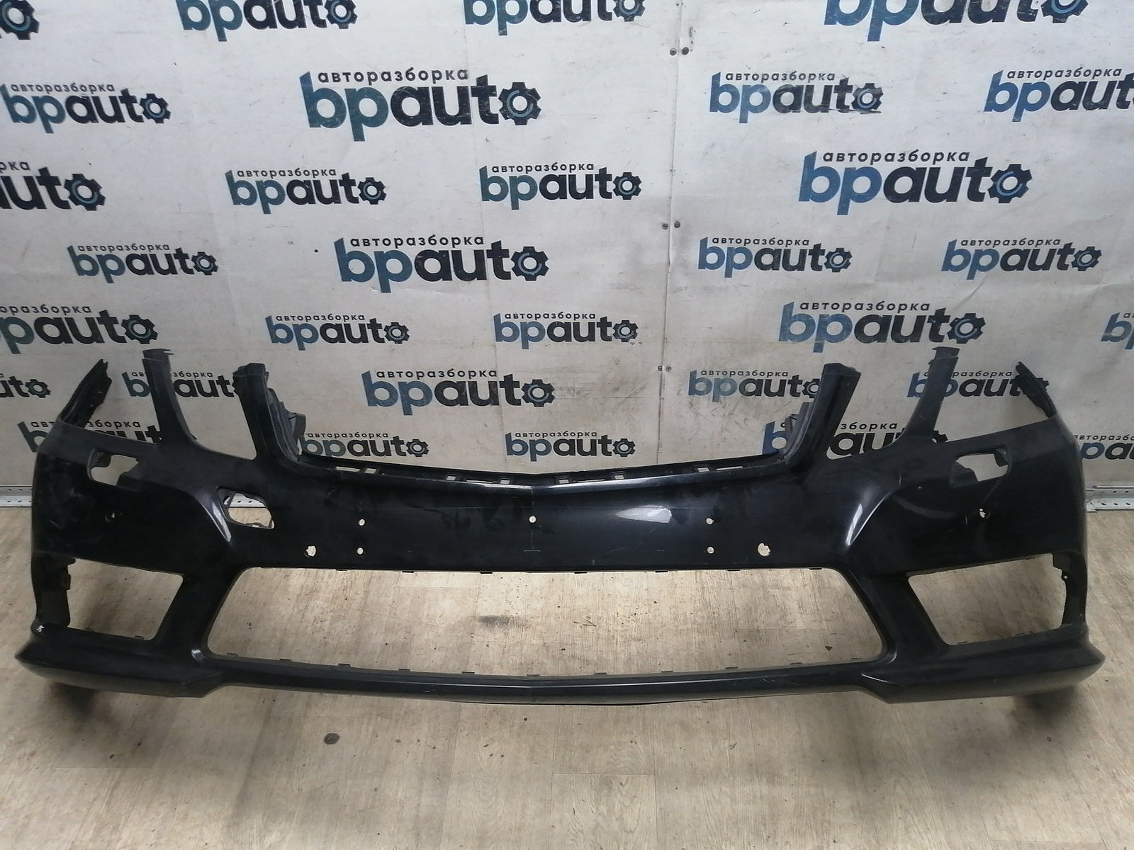 Фотография детали AA045459; Бампер передний AMG; под паркт.; под омыват. (A2128853525) для Mercedes-Benz E-klasse W212 S212/БУ; Оригинал; Р1, Мелкий дефект; . Фото номер 1