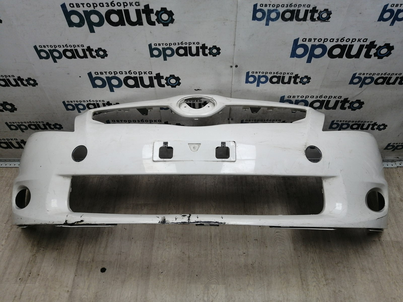 Пример детали Бампер передний; без паркт.; без омыват. (52119-02A90); Toyota Auris I рест. (2010- 2013) /AA045915/ БУ; Оригинал; Р1, Мелкий дефект; 