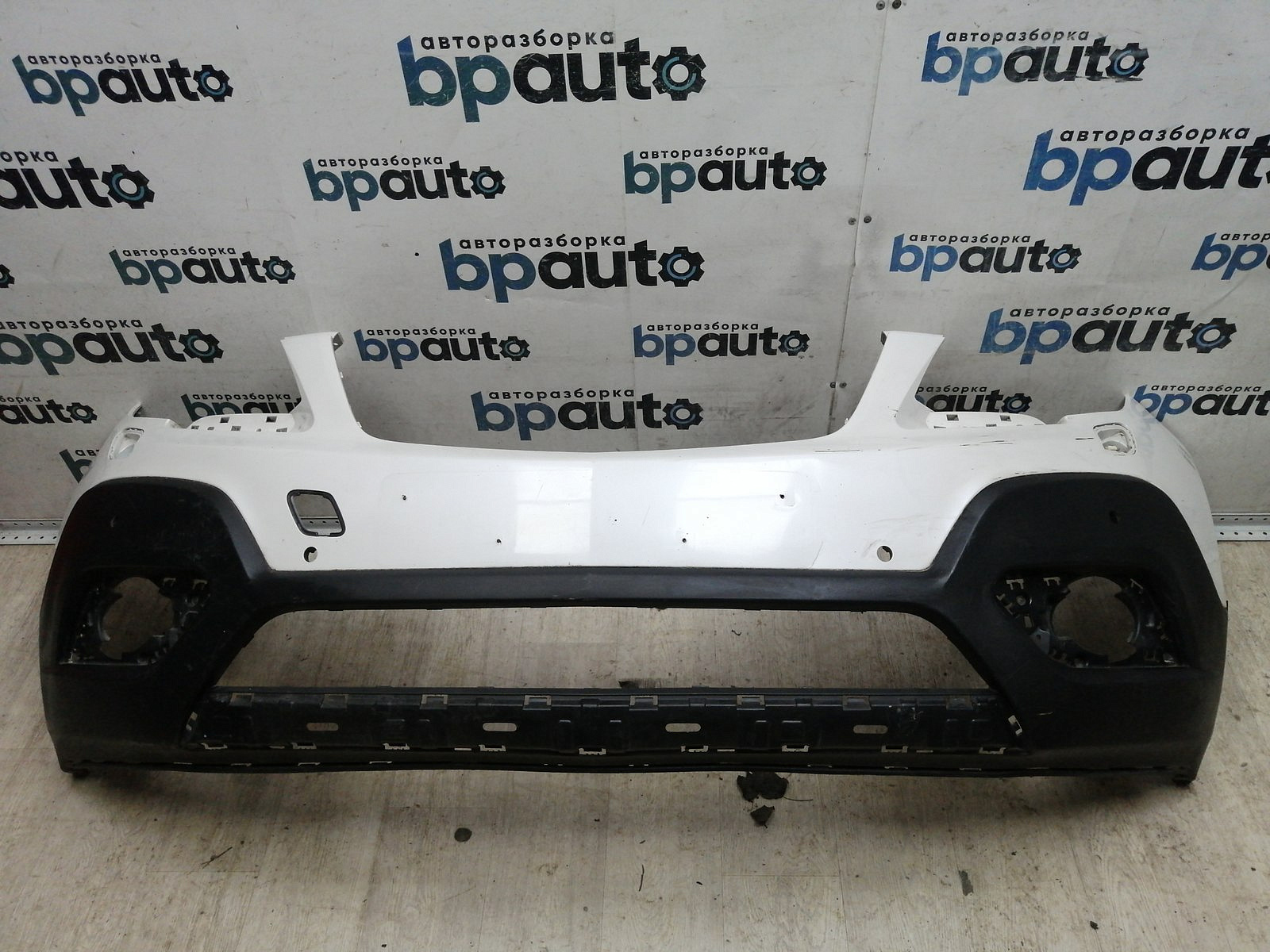 Пример детали Бампер передний; под паркт.; под омыват. (95122388); Opel Mokka (2012 - 2015) /AA045560/ БУ; Оригинал; Р1, Мелкий дефект; 