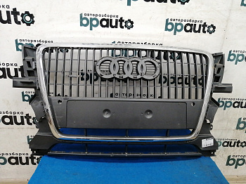 Пример детали Решётка радиатора; под паркт. (8R0 853 651); Audi Q5 I (2008-2012) /AA030015/ БУ; Оригинал; Р2, Удовлетворительное; 