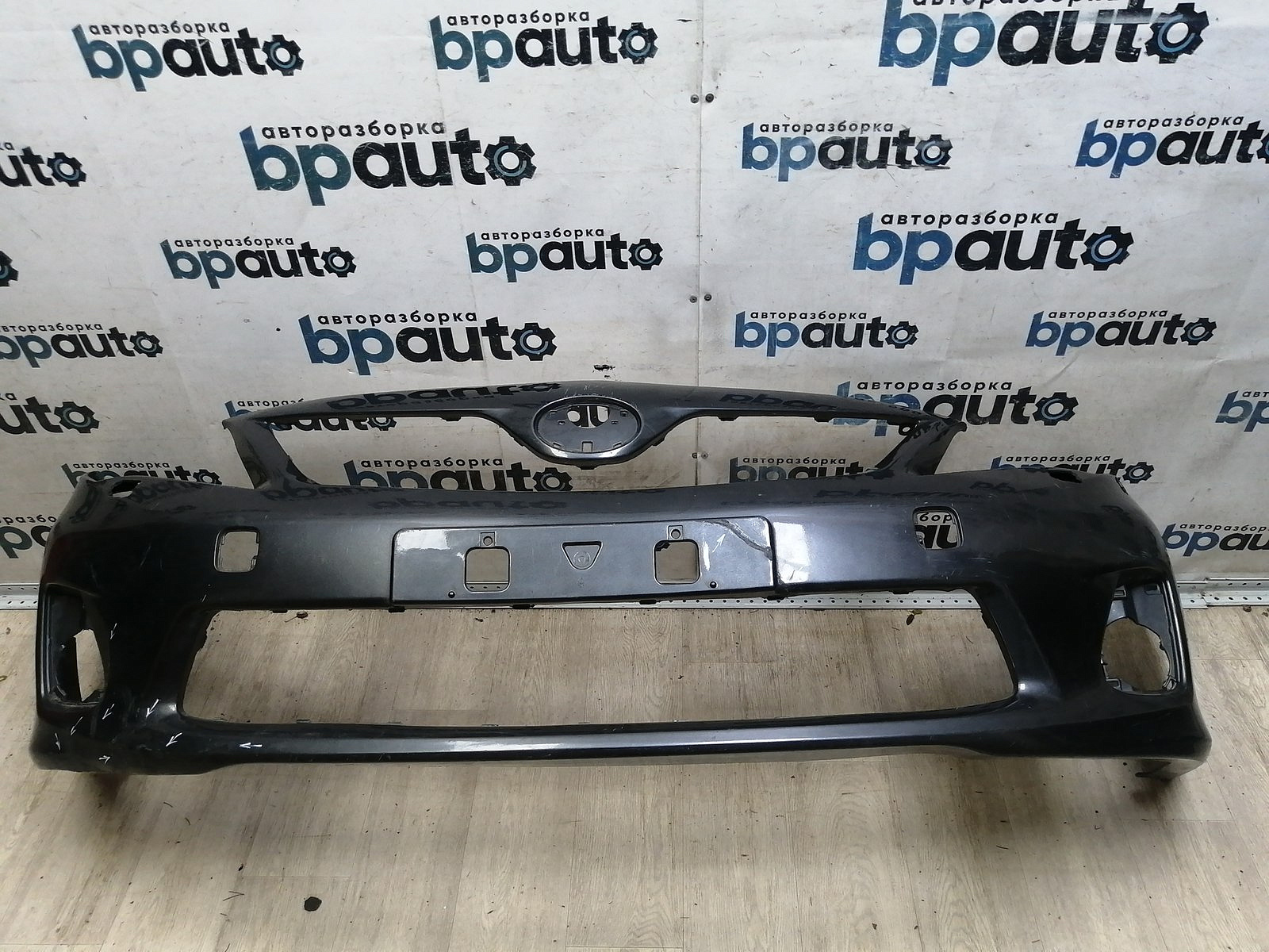 Пример детали Бампер передний; без паркт.; под омыват. (52119-02B30); Toyota Corolla 150 рест. (2010-2013) /AA046616/ БУ; Неоригинал; Р2, Удовлетворительное; 