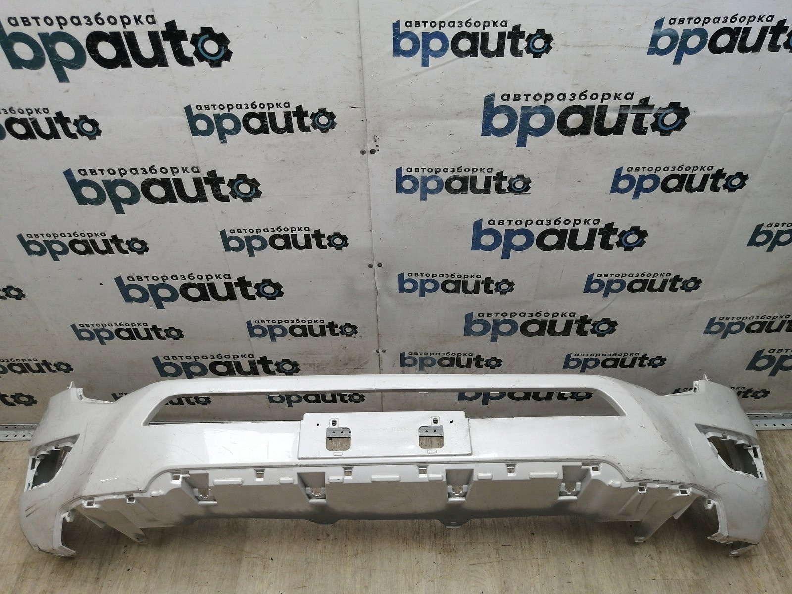 Фотография детали AA045372; Бампер передний, нижняя часть (76851-60020) для Toyota Land Cruiser 300 (2021- н.в.)/БУ; Оригинал; Р1, Мелкий дефект; . Фото номер 1