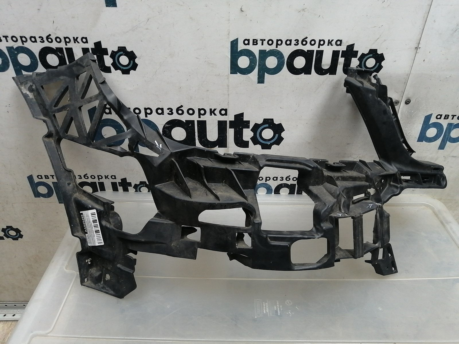 Фотография детали AA045499; Кронштейн , каркас переднего бампера правый (A2048854265) для Mercedes-Benz C-klasse III рест. (W204) (2011-2015)/БУ; Оригинал; Р1, Мелкий дефект; . Фото номер 1