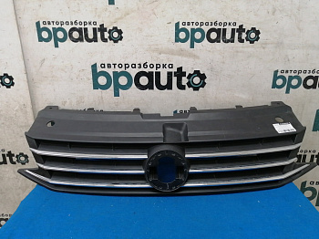 Пример детали Решетка радиатора (6RU853653B); Volkswagen Polo V рест. Sedan (2015-2020) /AA028221/ БУ; Оригинал; Р2, Удовлетворительное; 