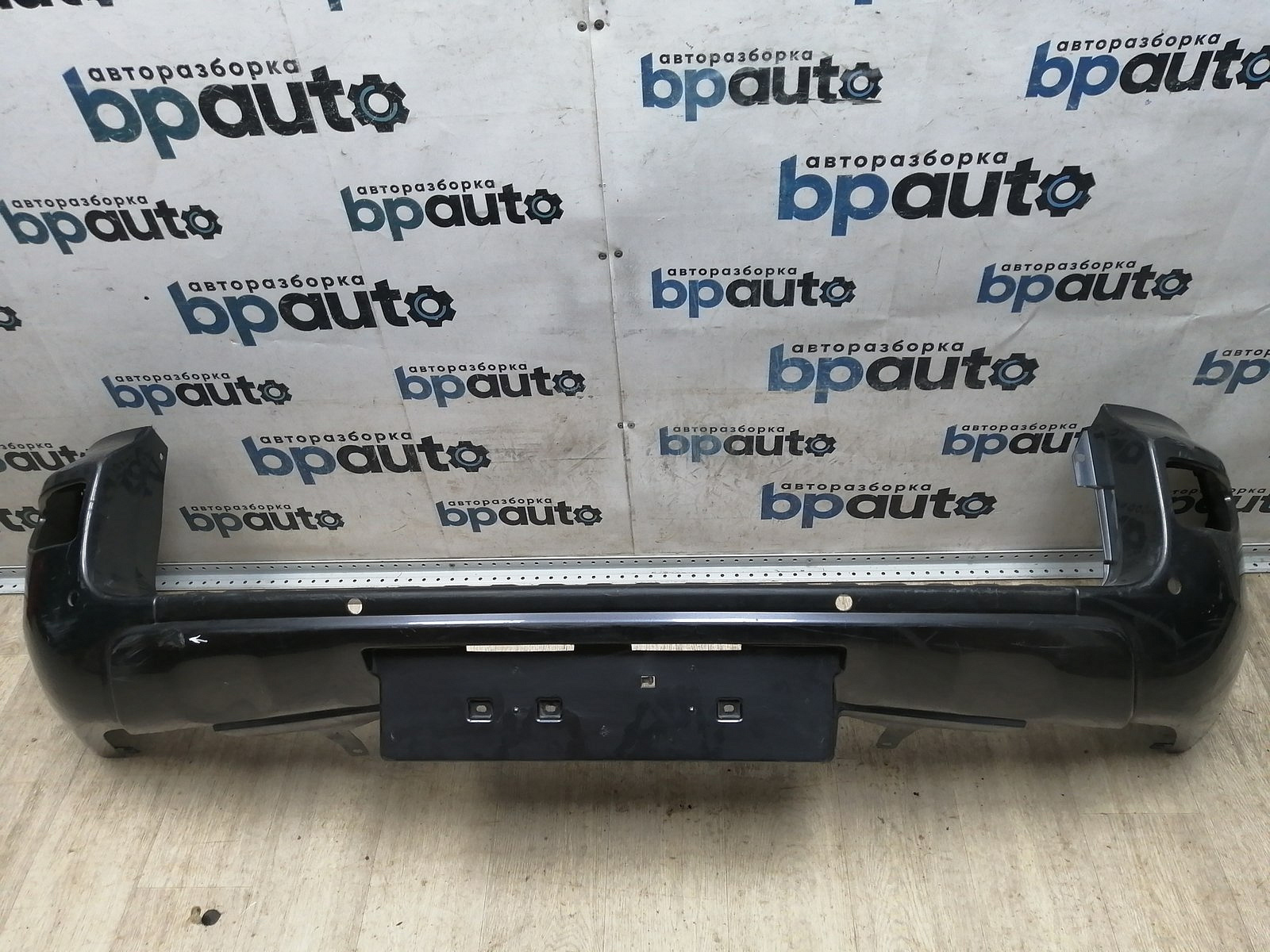 Пример детали Бампер задний; под паркт. (52159-42170); Toyota Rav4 35 (2010 — 2013), 30 рест. V 2.0 (2009 - 2010) /BA000195/ БУ; Оригинал; Р1, Мелкий дефект; 