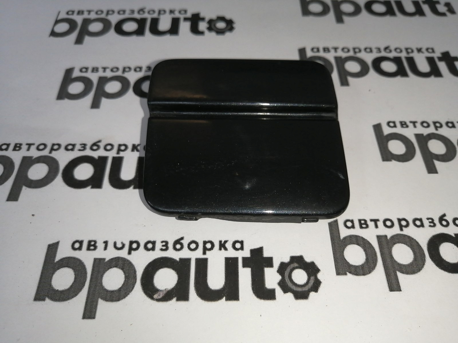 Пример детали Заглушка буксир. крюка заднего бампера (51127033711); BMW 5 серия V Sedan (Е60) (2002-2007) /AA045024/ БУ; Оригинал; Р1, Мелкий дефект; 