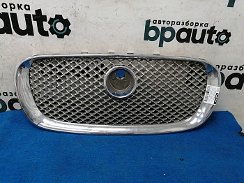 Фотография детали AA017531; Решетка радиатора (9X23-8A100-AA) для Jaguar XF I (2008-2011)/БУ; Оригинал; Р1, Мелкий дефект; . Фото номер 1