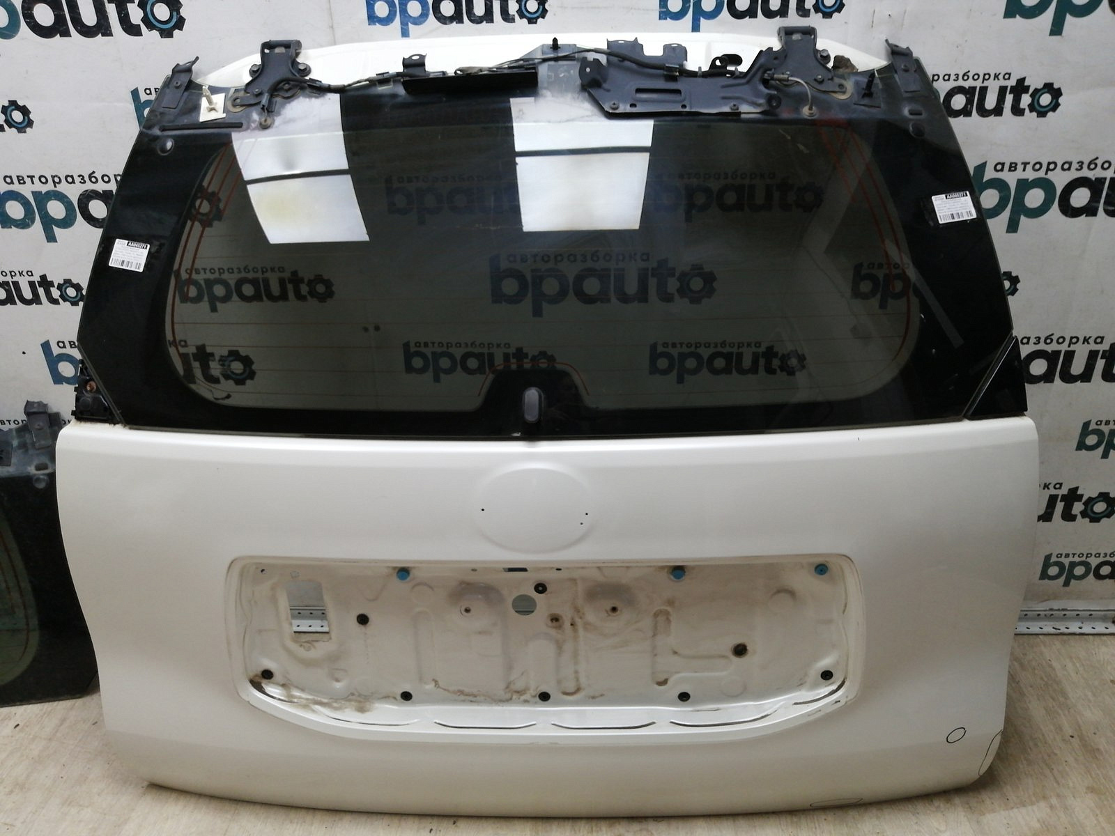 Пример детали Крышка багажника (67005-60F50); Lexus GX460 II (2009 — 2013), II рест. (2013 — 2019), II рест.2 (2019- н.в.) /AA045271/ БУ; Оригинал; Р1, Мелкий дефект; 
