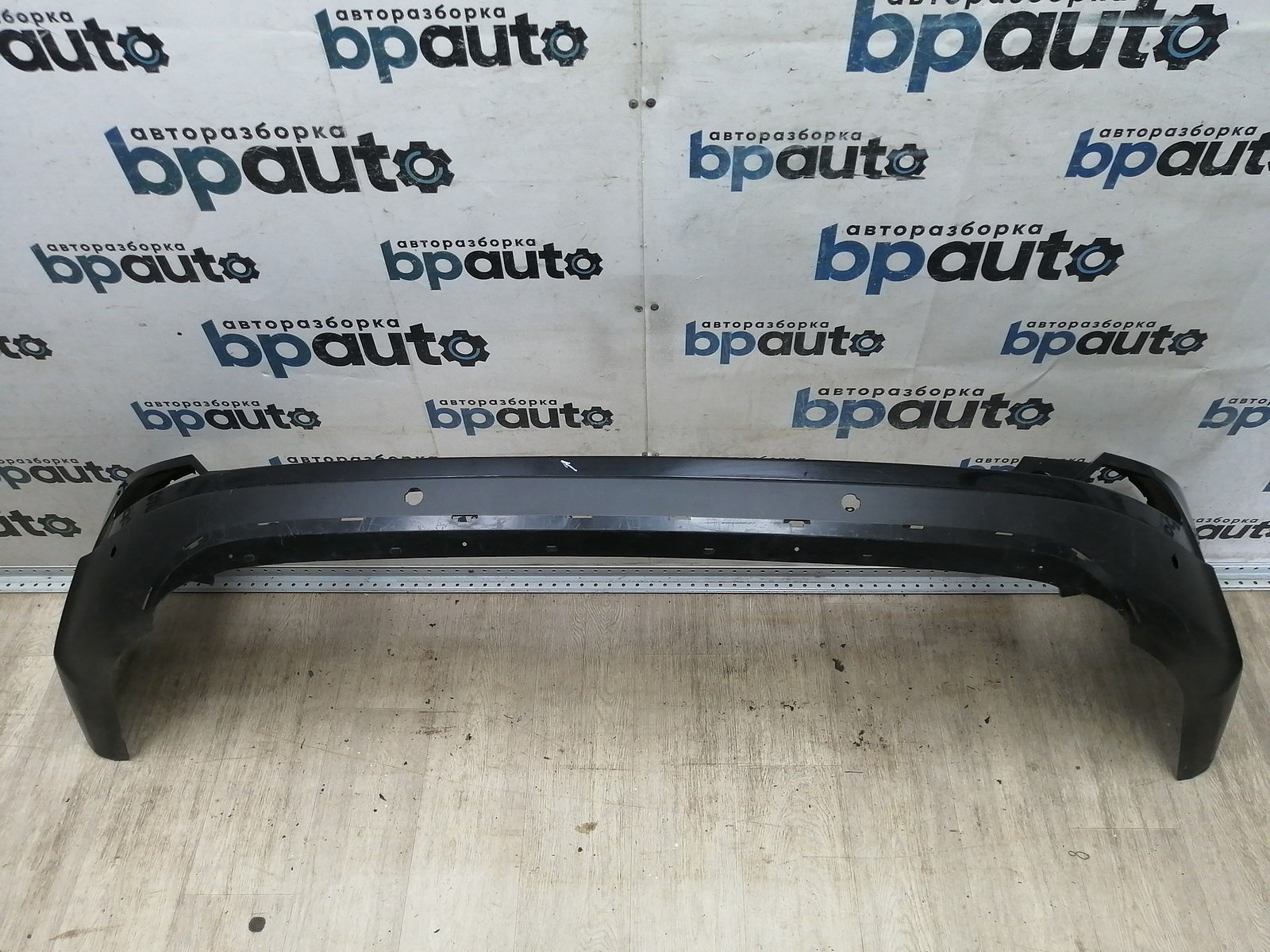 Пример детали Бампер задний; под паркт. (52159-0R150); Toyota Rav4 40 рест. (2015 — 2019) /AA044898/ БУ; Оригинал; Р1, Мелкий дефект; 