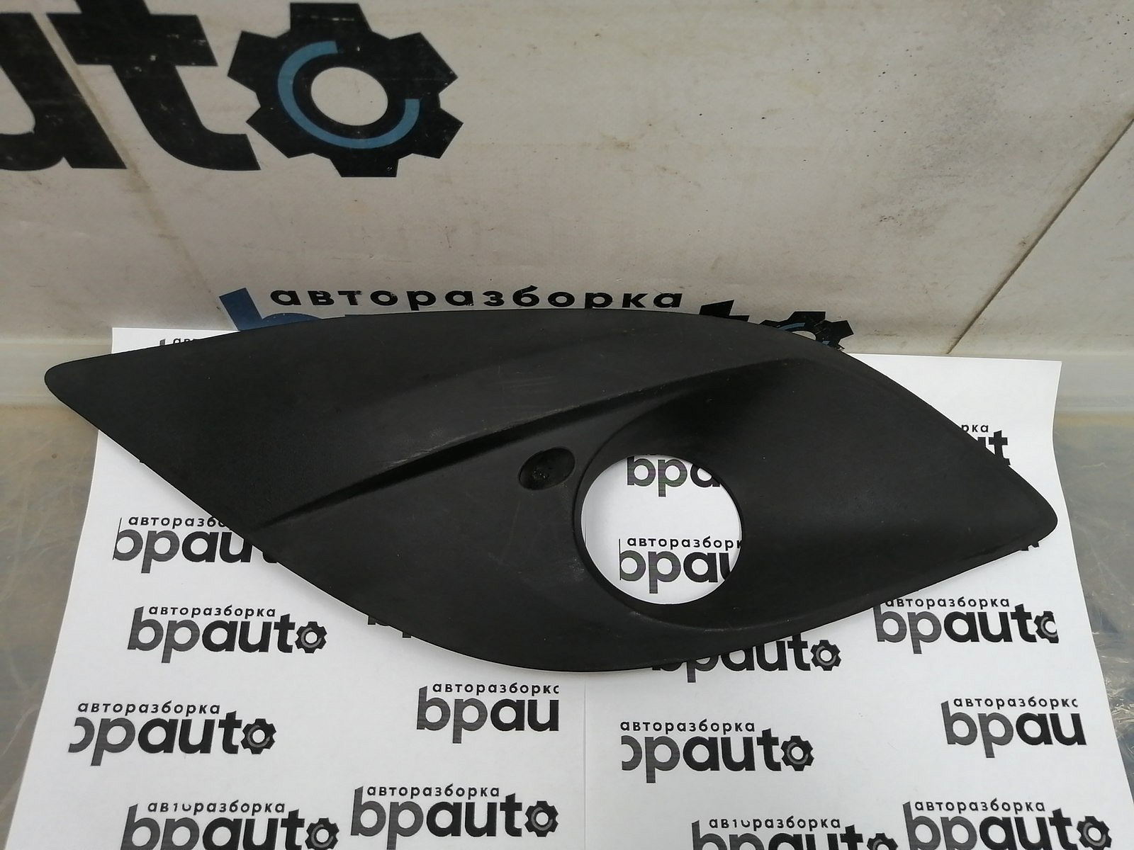 Фотография детали AA045213; Накладка ПТФ правая (13267745) для Opel Meriva B (2010 - 2014)/БУ; Оригинал; Р1, Мелкий дефект; . Фото номер 1