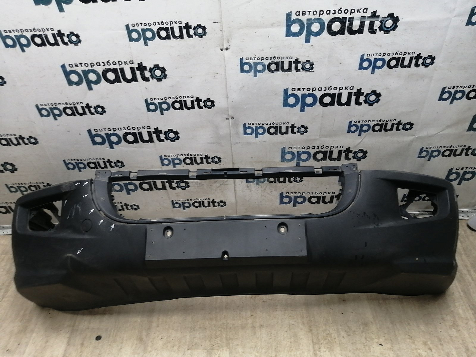 Фотография детали AA045734; Бампер передний; без паркт.; без омыват. (2E0807103) для Volkswagen Crafter (2006-2016)/БУ; Оригинал; Р1, Мелкий дефект; . Фото номер 1