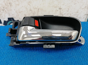 Пример детали Ручка передней = задней левой двери внутренняя (83130-65J10); Suzuki Grand Vitara III (2005 — 2008), III рест. (2009 — 2012), III рест.2 (2012 — 2015) /AA022392/ БУ; Оригинал; Р0, Хорошее; 