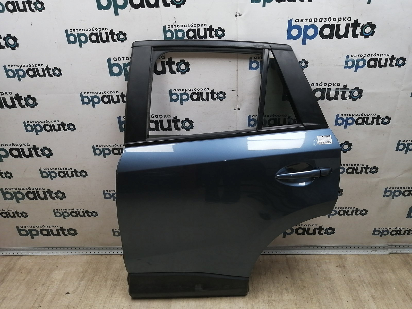 Пример детали Дверь задняя левая (KD53-73010); Mazda CX-5 I (2011-2015), I рест. (2015-2017) /AA045165/ БУ; Оригинал; Р1, Мелкий дефект; (42B) Синий