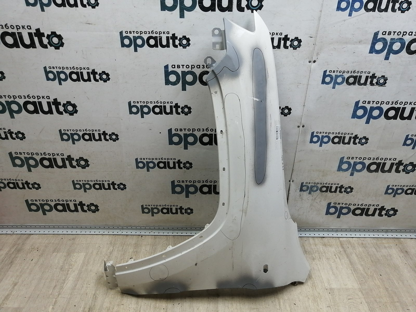 Фотография детали AA046311; Крыло переднее левое (55369597AC) для Jeep Grand Cherokee IV (2010-2013)/БУ; Оригинал; Р2, Удовлетворительное; . Фото номер 1