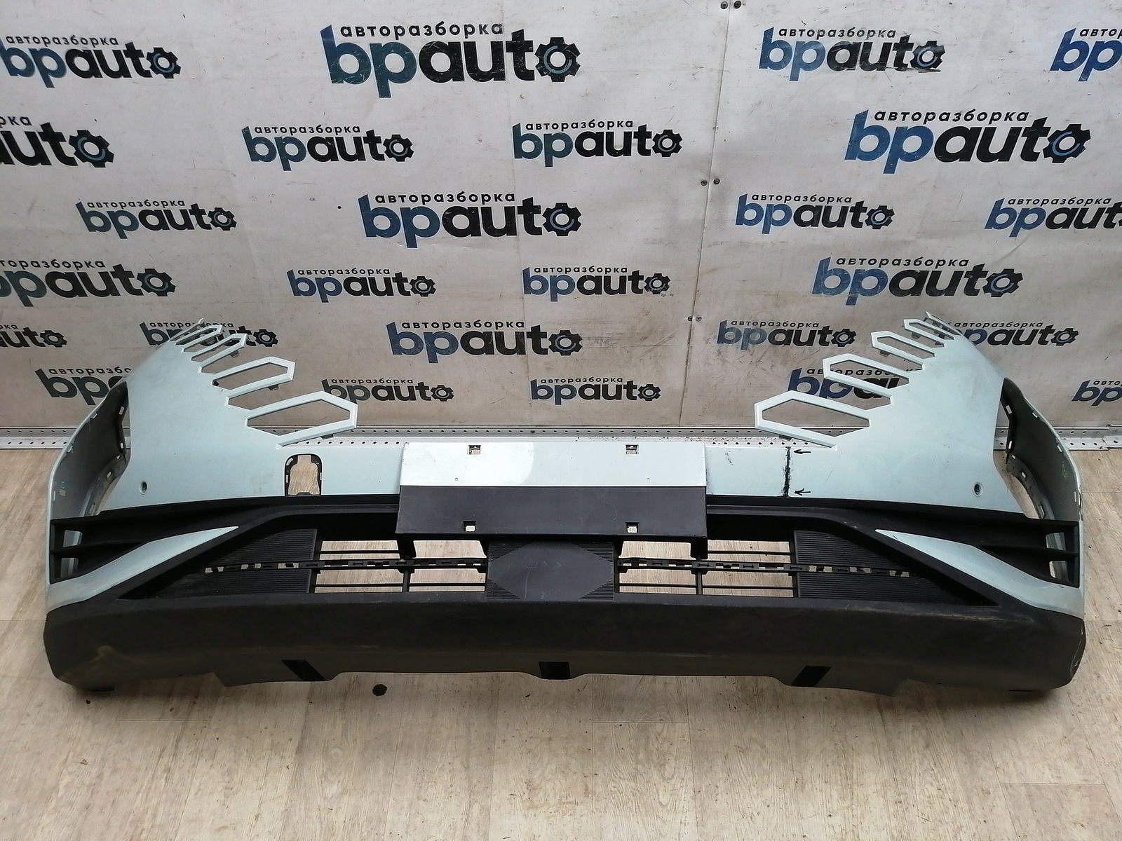 Пример детали Бампер передний; под паркт.; без омыват. (602002155AA); Omoda C5 (2022- н.в.) /AA045854/ БУ; Оригинал; Р1, Мелкий дефект; 