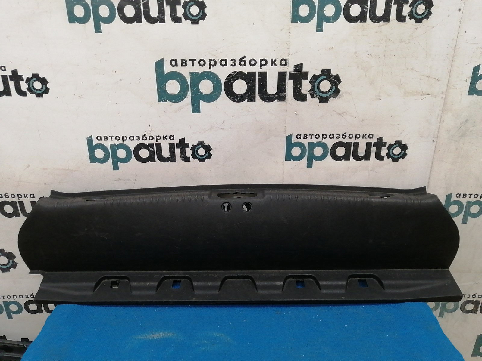 Фотография детали AA037799; Накладка задней панели внутренняя, пластик (8200128740) для Renault Megane/БУ; Оригинал; Р2, Удовлетворительное; . Фото номер 1