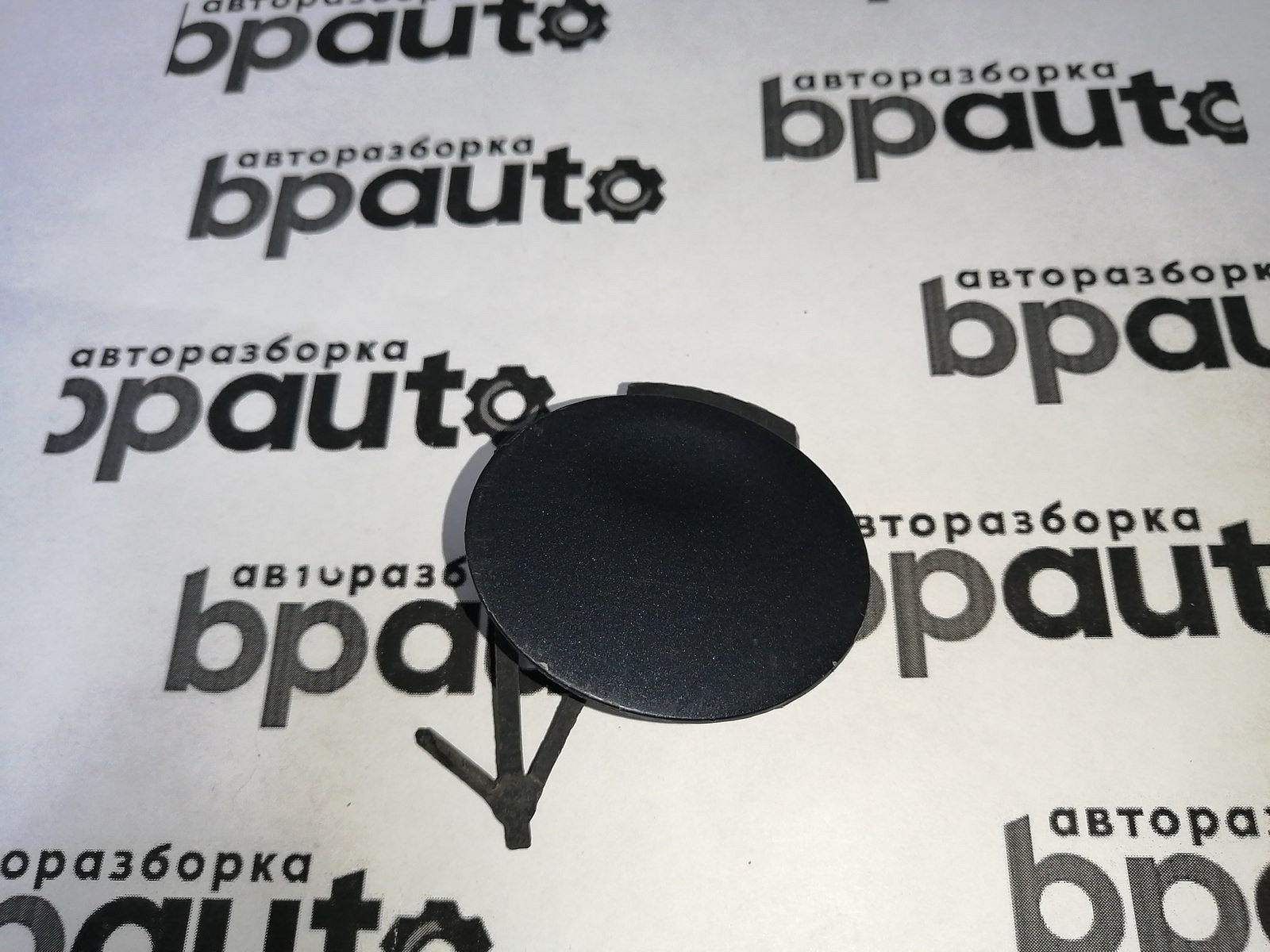 Фотография детали AA045047; Заглушка букс. крюка переднего бампера (13179944) для Opel Corsa/БУ; Оригинал; Р0, Хорошее; . Фото номер 1