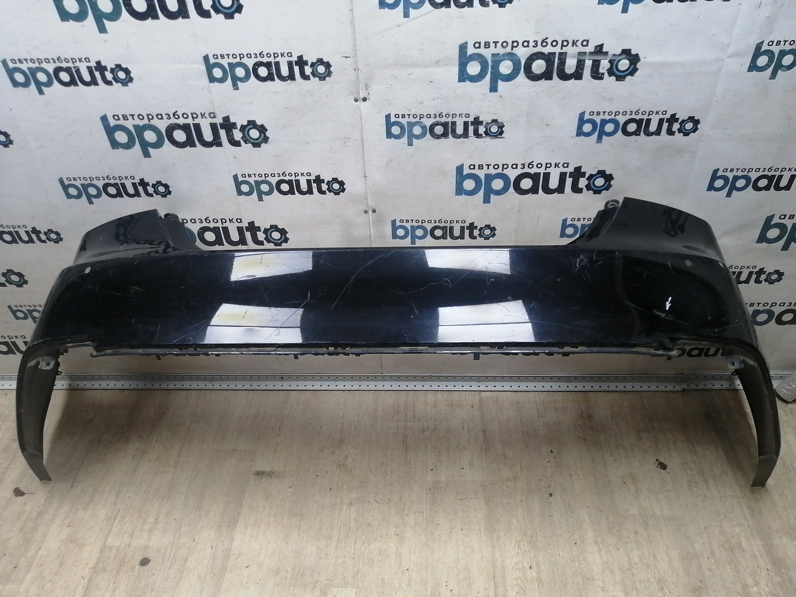 Фотография детали AA045636; Бампер задний; под паркт. (52159-06B80) для Toyota Camry/БУ; Оригинал; Р1, Мелкий дефект; . Фото номер 1