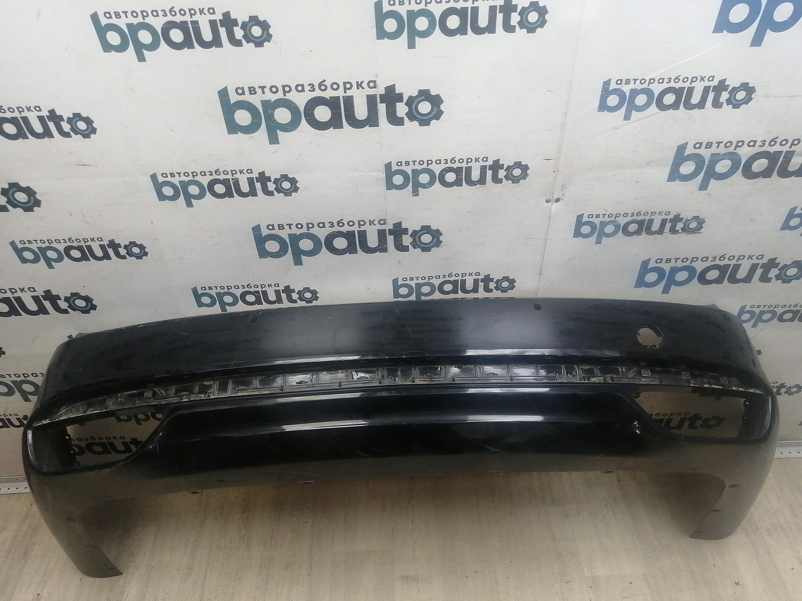 Фотография детали AA046207; Бампер задний; под паркт. (2804111-DB01) для Hongqi H9 I (2020-2026)/БУ; Оригинал; Р1, Мелкий дефект; . Фото номер 1