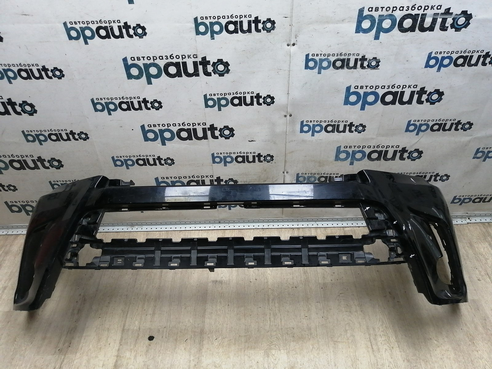 Пример детали Бампер передний; под паркт.; без омыват. (52119-0E350); Toyota Highlander III рест. (2016 — 2019) /AA045972/ БУ; Оригинал; Р2, Удовлетворительное; 