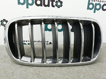 Пример детали Решетка радиатора правая (51117316076); BMW Х5 III (F15) (2013-2018), Х6 II (F16) (2014-2019) /AA004532/ БУ; Оригинал; Р1, Мелкий дефект; 