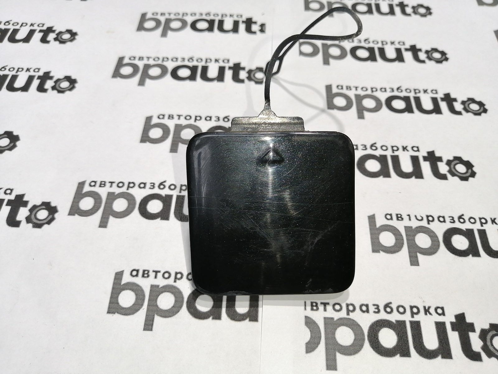 Пример детали Заглушка буксир. крюка заднего бампера (51127183881); BMW 7 серия V (F01) (2008-2012), V Long (F02) (2008-2012) /AA045233/ БУ; Оригинал; Р1, Мелкий дефект; 