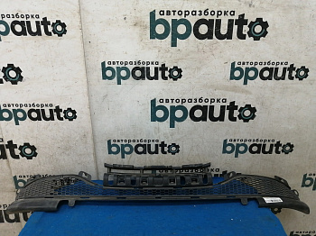 Фотография детали AA032956; Решетка переднего бампера (9673855677) для Peugeot 208 I (2012-2015)/БУ; Оригинал; Р1, Мелкий дефект; . Фото номер 1