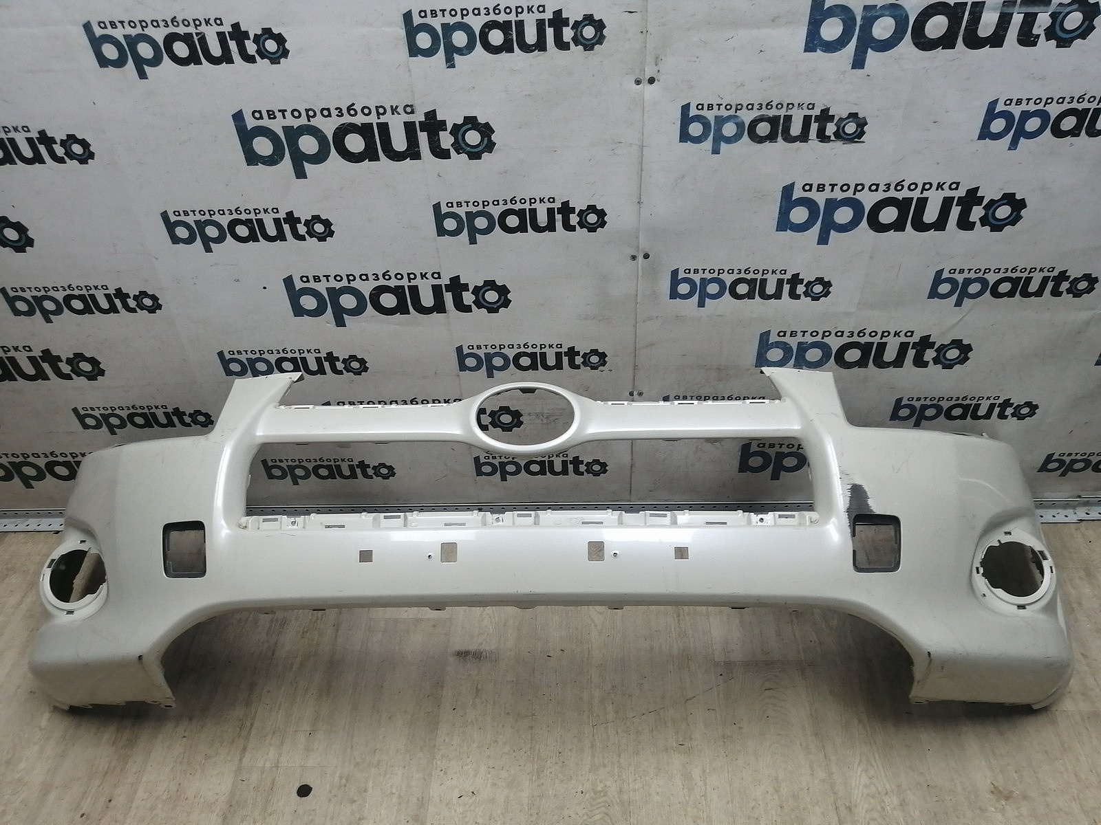 Пример детали Бампер передний; без паркт.; под омыват. (52119-42730); Toyota Rav4 30 рест. V 2.4 (2009 - 2010) /BA000239/ БУ; Оригинал; Р1, Мелкий дефект; 
