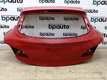 Пример детали Крышка багажника (13371615); Opel Astra J GTC 3D (2011 — 2015) /AA013809/ БУ; Оригинал; Р0, Хорошее; (GBH, 63U) Красный