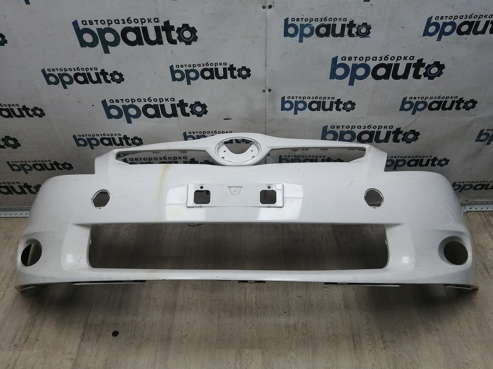 Пример детали Бампер передний; без паркт.; без омыват. (52119-02A90); Toyota Auris I рест. (2010- 2013) /AA045914/ БУ; Оригинал; Р2, Удовлетворительное; 