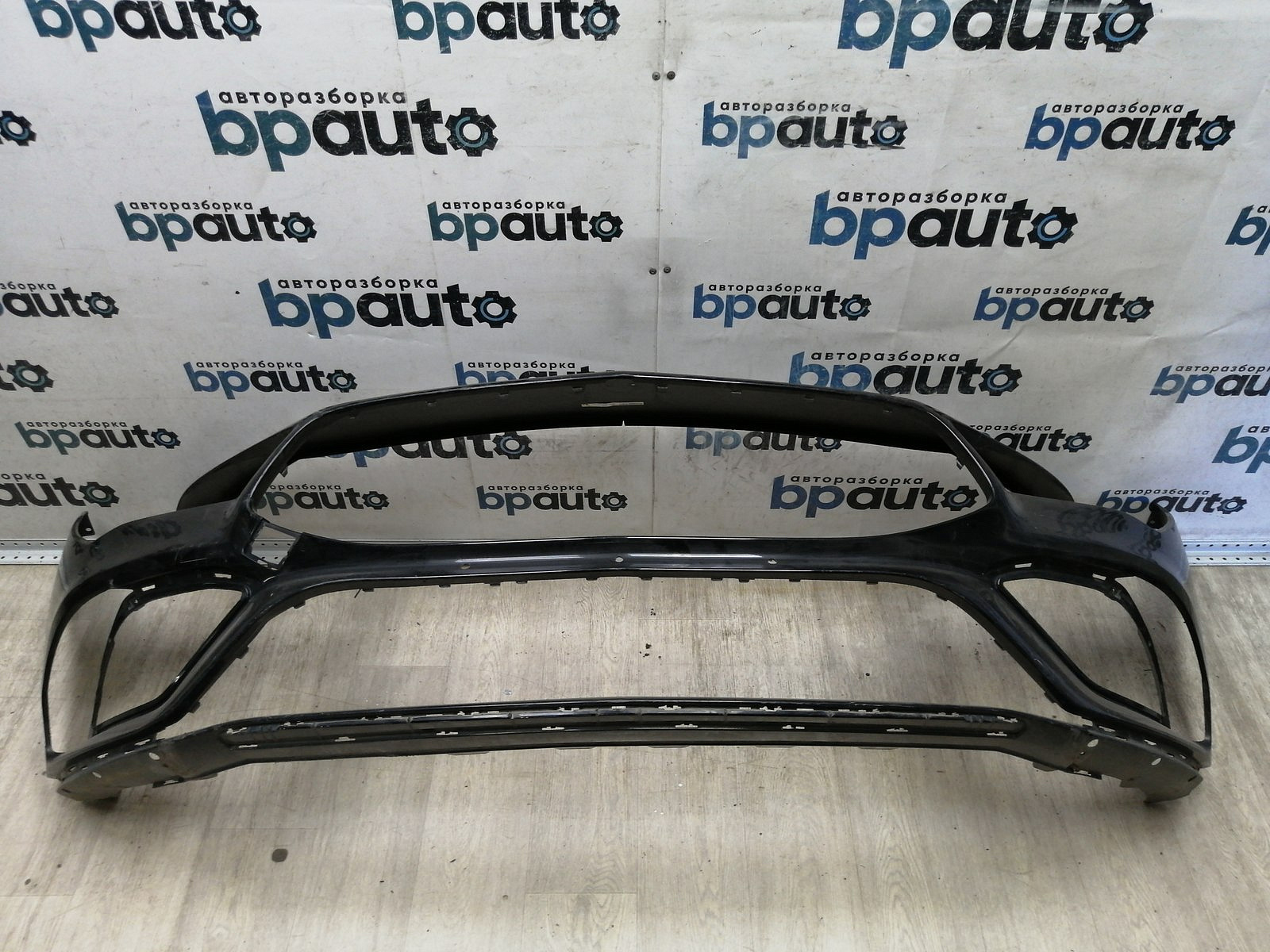 Фотография детали AA044846; Бампер передний; под паркт.; без омыват. (A1188853901) для Mercedes-Benz CLA-klasse II (C118, X118) (2019-2023)/БУ; Оригинал; Р1, Мелкий дефект; . Фото номер 1