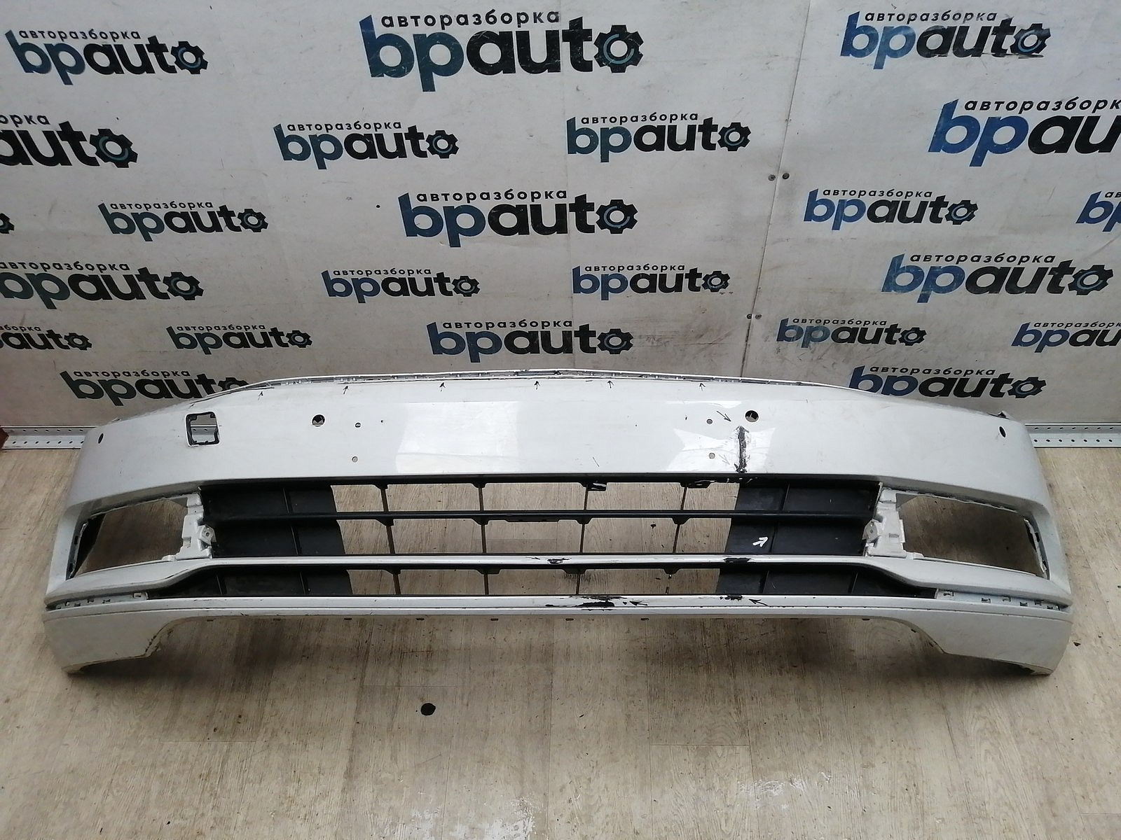 Пример детали Бампер передний; под паркт.; под омыват. (3G0807221); Volkswagen Passat B8 Sedan (2015-2020), B8 Wagon (2015-2020) /AA045819/ БУ; Оригинал; Р1, Мелкий дефект; 