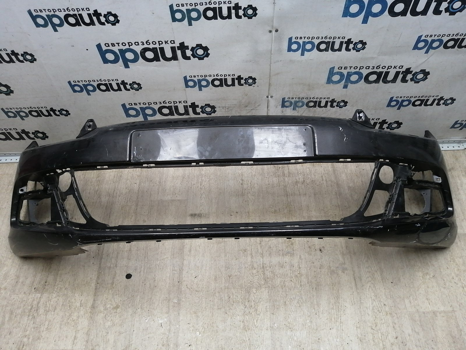 Фотография детали AA045822; Бампер передний; без паркт.; под омыват. (1K8807221F) для Volkswagen Scirocco (2009 - 2014)/БУ; Оригинал; Р2, Удовлетворительное; . Фото номер 1