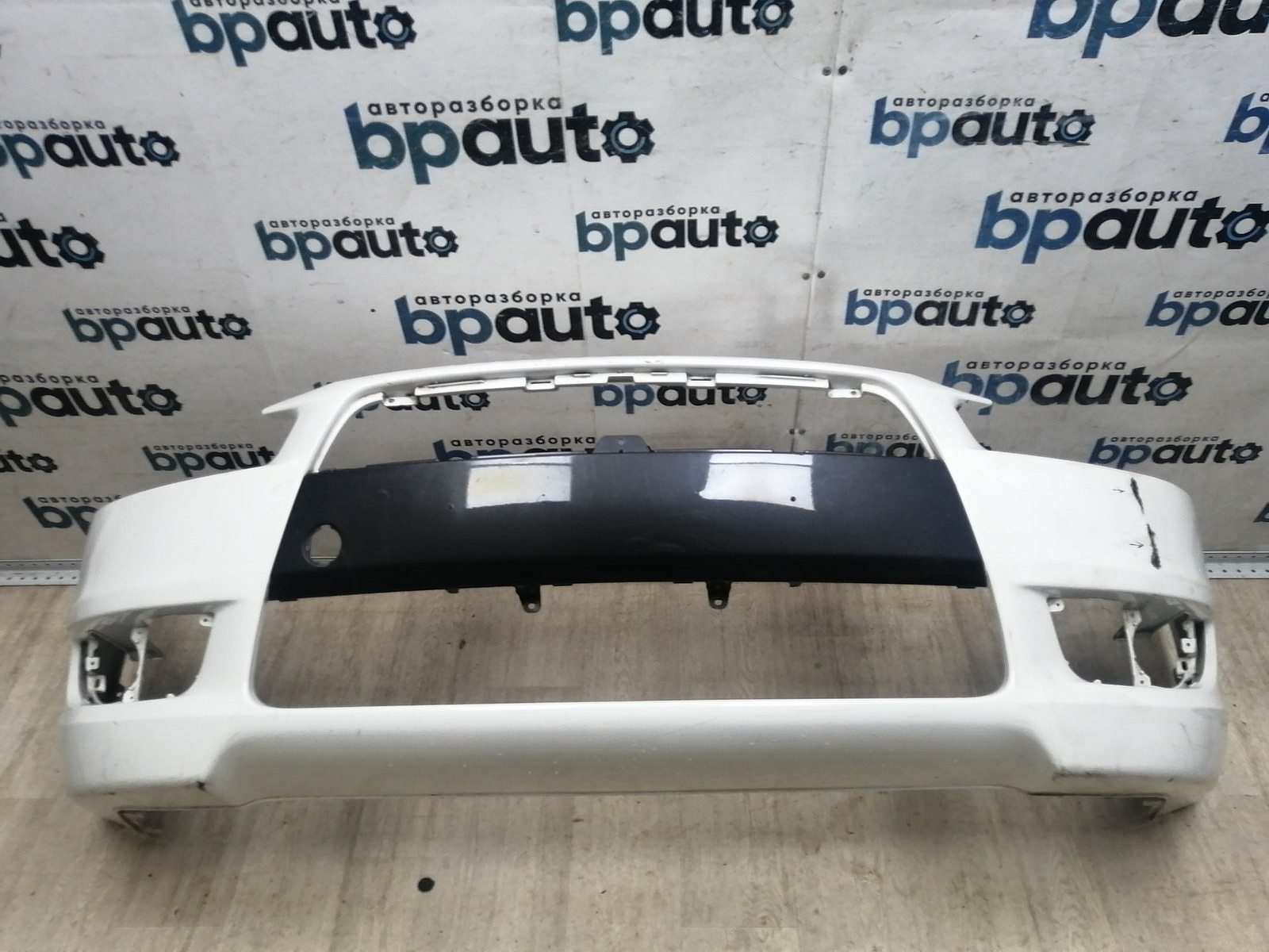 Пример детали Бампер передний, v1.5, v1.8, без отв. под расш.; без паркт.; без омыват. (6400B226229ZZ); Mitsubishi Lancer X Sedan (2007-2010), X Hatchback (2007-2010) /AA045849/ БУ; Оригинал; Р1, Мелкий дефект; 