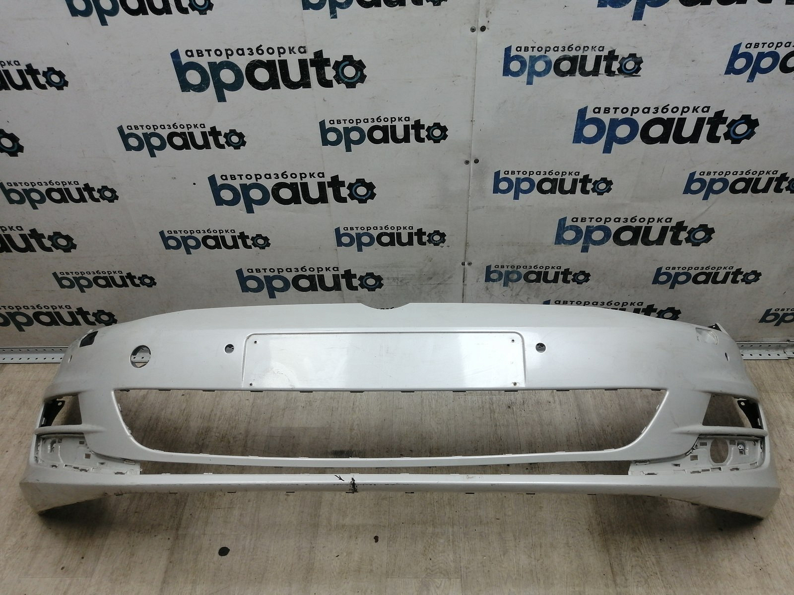 Пример детали Бампер передний; под паркт.; под омыват. (5G0807221); Volkswagen Golf VII HB (2013- 2017), VII Wagon (2013- 2017) /BA000227/ БУ; Оригинал; Р1, Мелкий дефект; 