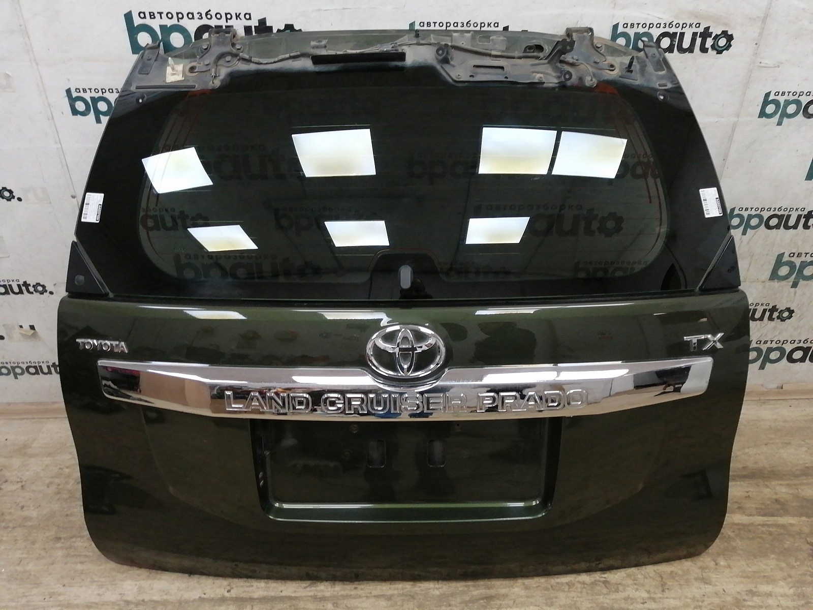 Пример детали Крышка багажника (67005-60F90); Toyota Land Cruiser Prado 150 рест. (2013 — 2017) /AA037109/ БУ; Оригинал; Р0, Хорошее; (6V4) Темно-зеленый  перламутр