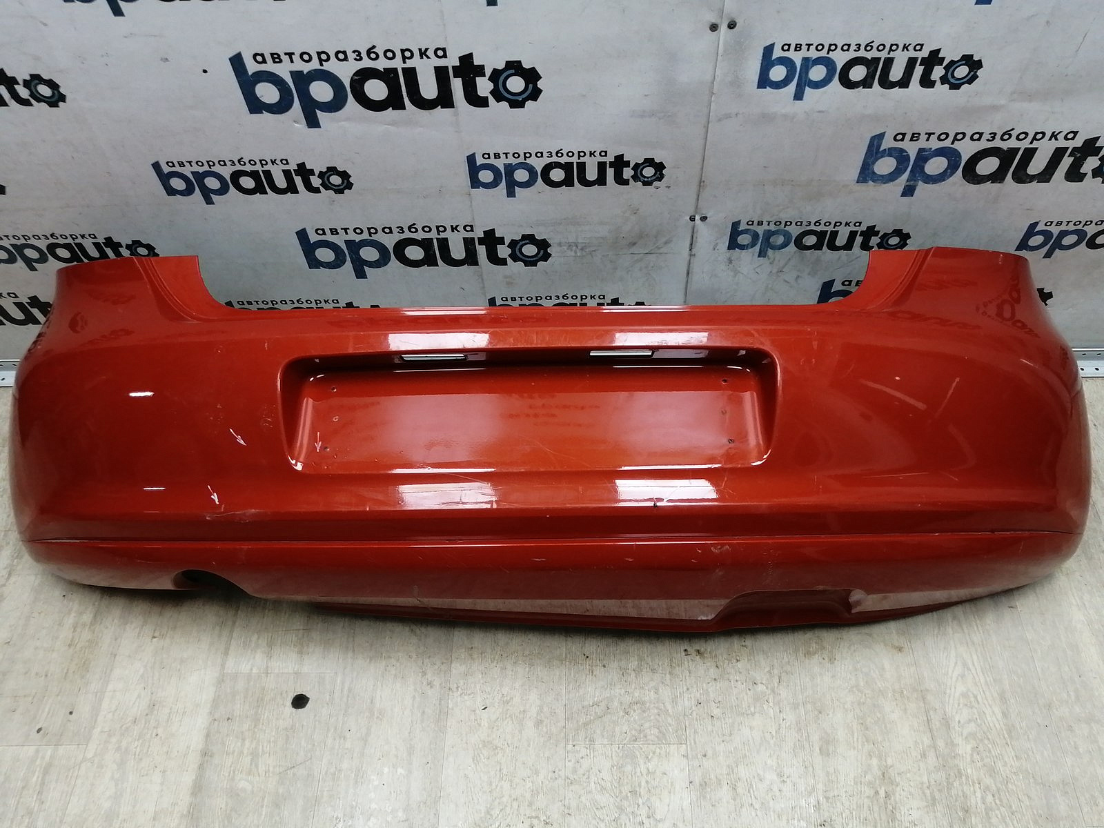 Пример детали Бампер задний; без паркт. (6R6807421BK); Volkswagen Polo V Hatchback (2009-2013) /BA000210/ БУ; Оригинал; Р1, Мелкий дефект; 